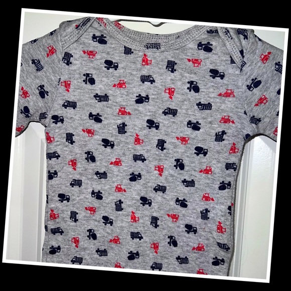 4/$10 •Carters 0-3m firetruck onesie🚒NWOT🚒 - Picture 2 of 3